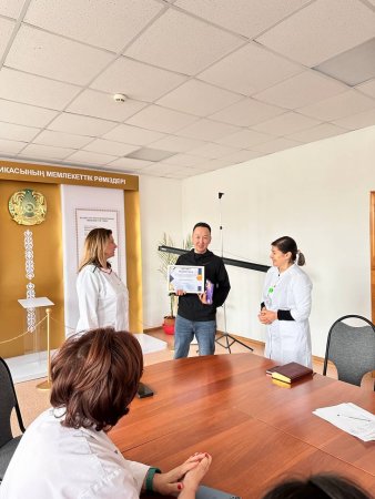 ЖИТС орталығында үздік аутрич жұмыскерлер марапатталды